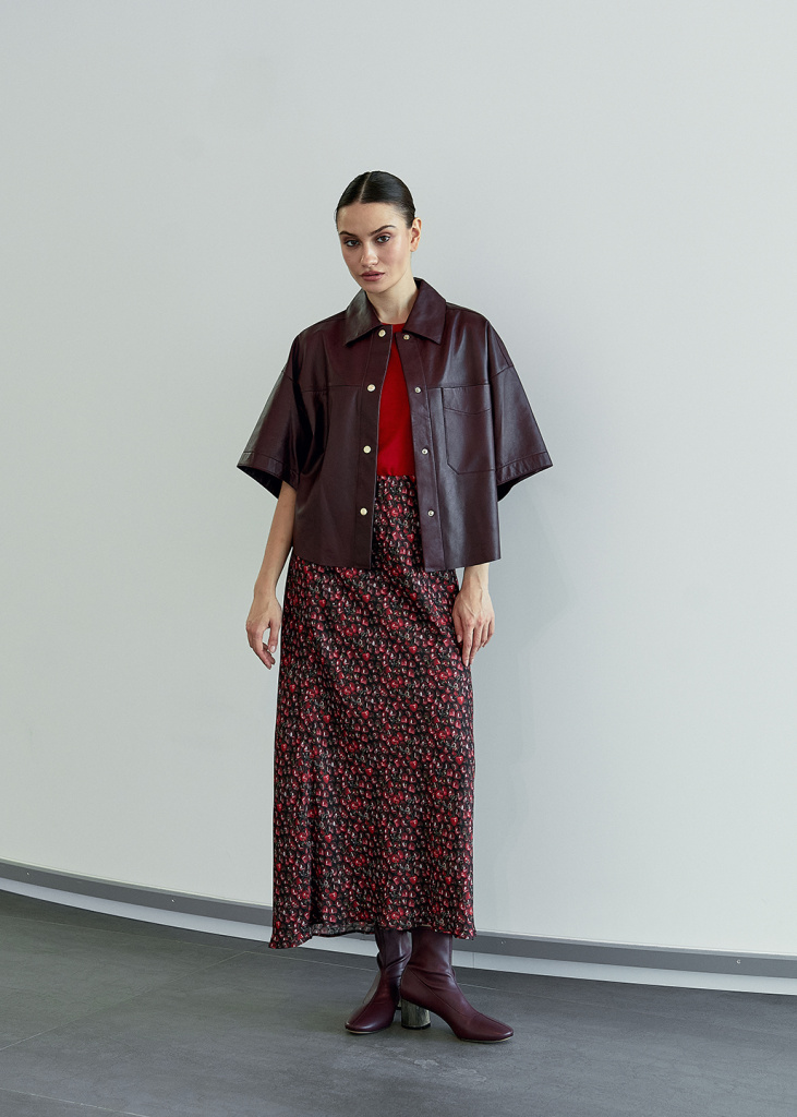 Ягодный бунт - контраст строгой кожи и ягодного принта