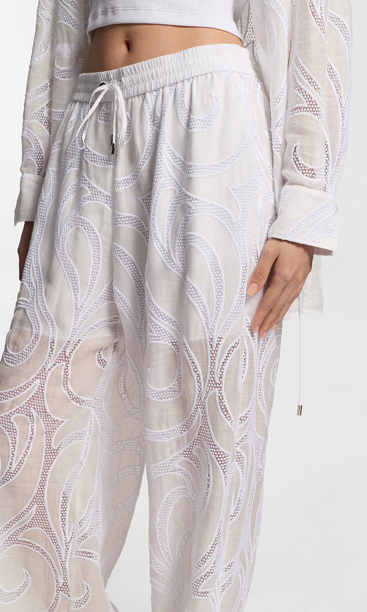 HUGO BOSS: Брюки с вышивкой из рами