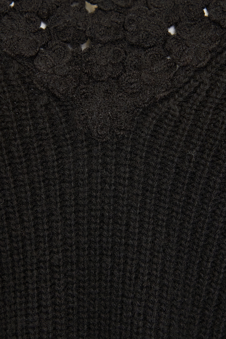 TWINSET: Пуловер с вышивкой