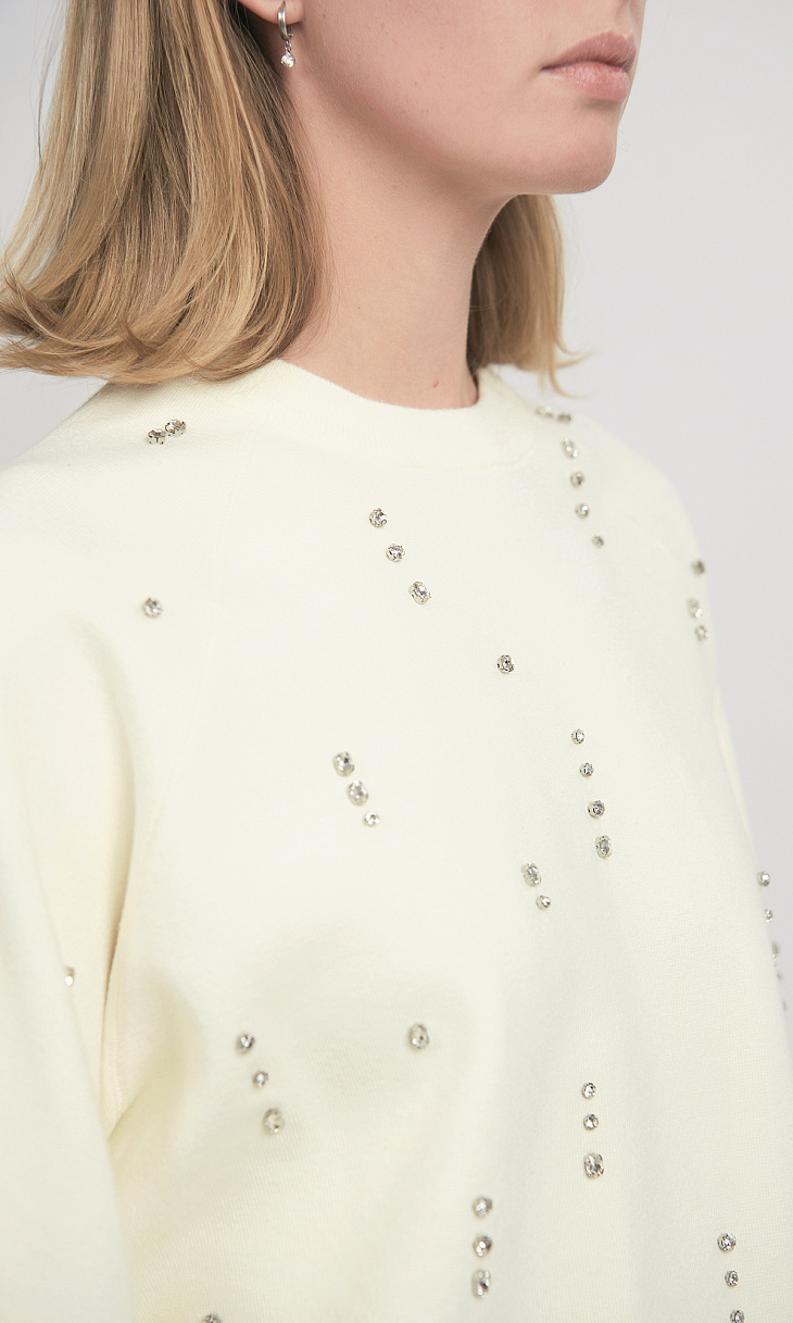 TWINSET: Пуловер со стразами
