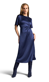 Платье с драпировкой на талии