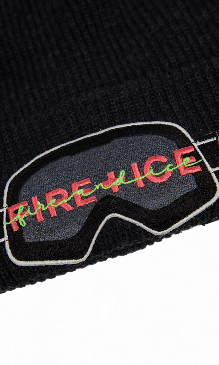 BOGNER: Шапка с аппликацией