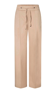 Брюки с защипами