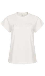 Футболка с вышитым логотипом