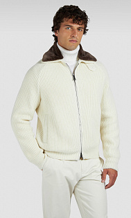 Куртка с меховым воротником