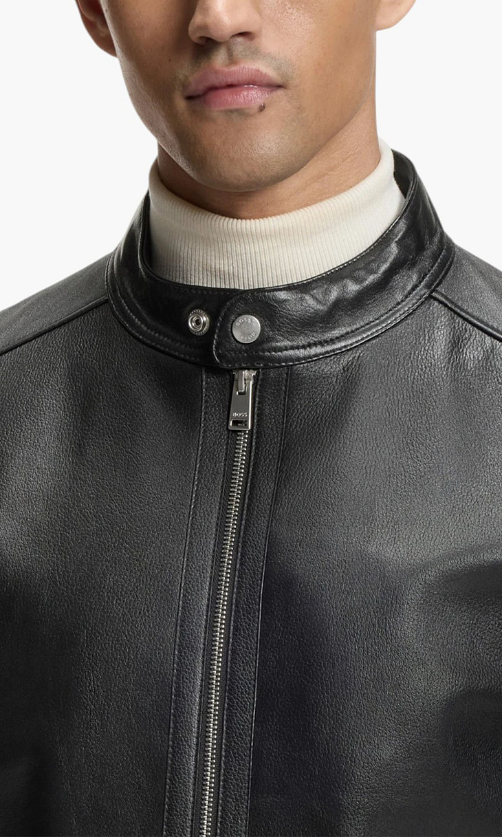 HUGO BOSS: Куртка из кожи